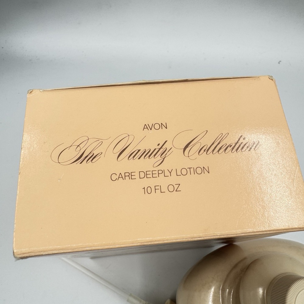 Vintage Avon The Vanity Collection Care Deeply Lotion Pump Ceramic Box - Picture 2 of 3